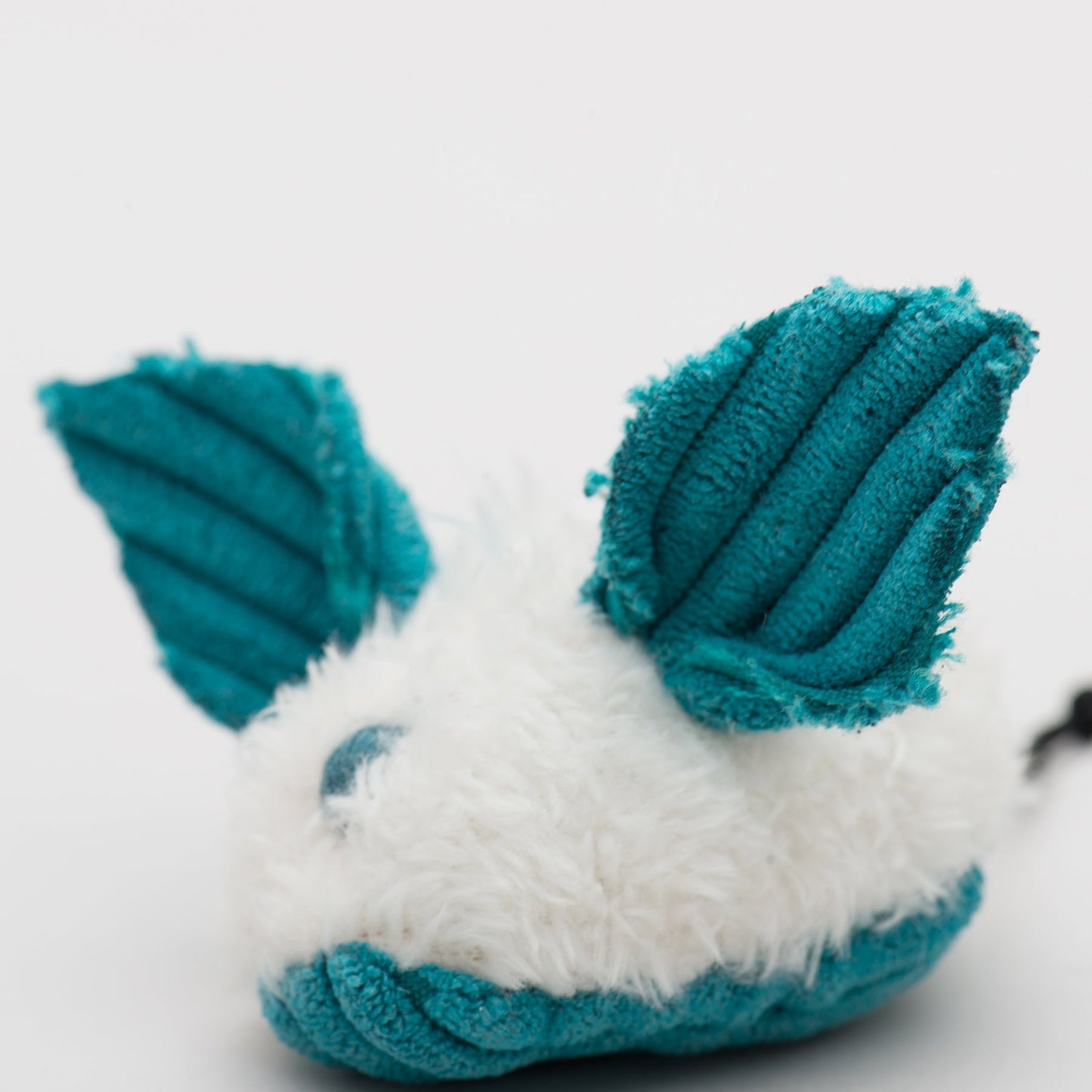 Cat Toys HuggleKats Dust Bunnies Soft Interactive Play 3-Pack - Detail Angle 4 | Majestic Pet Kingdom
