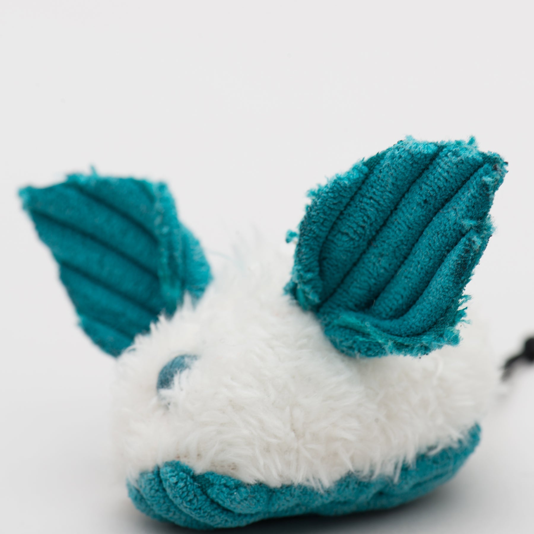 Cat Toys HuggleKats Dust Bunnies Soft Interactive Play 3-Pack - Detail Angle 4 | Majestic Pet Kingdom