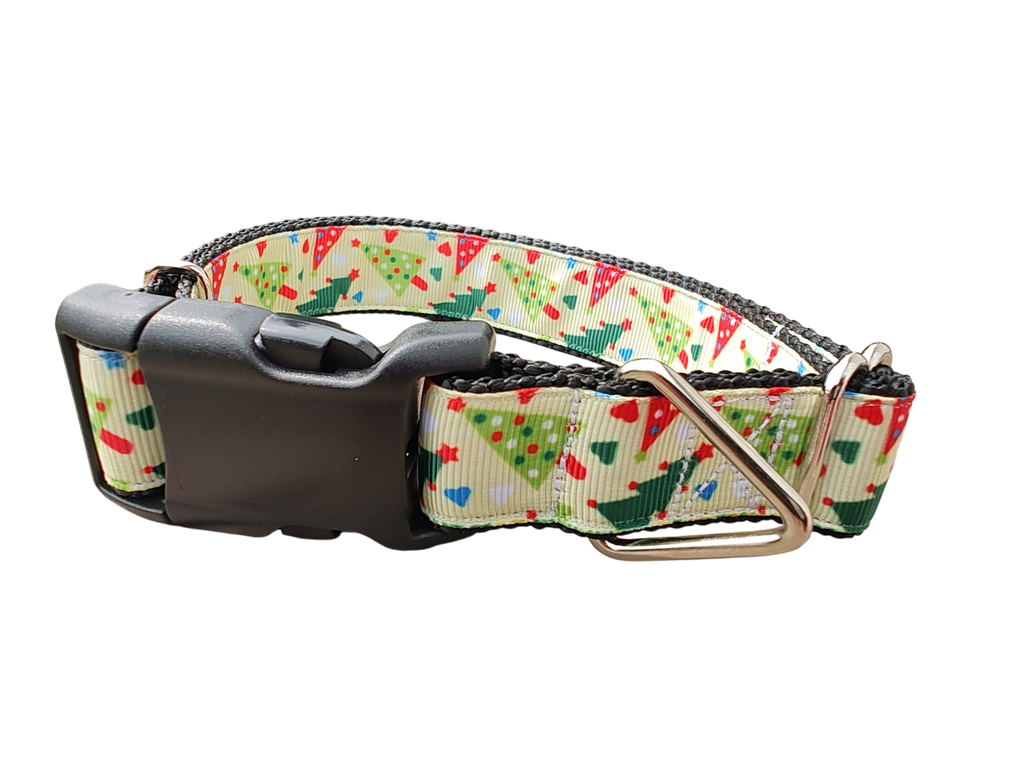 Red and Green Christmas Trees Nylon Dog Collar | Purrfect Pet Kingdom