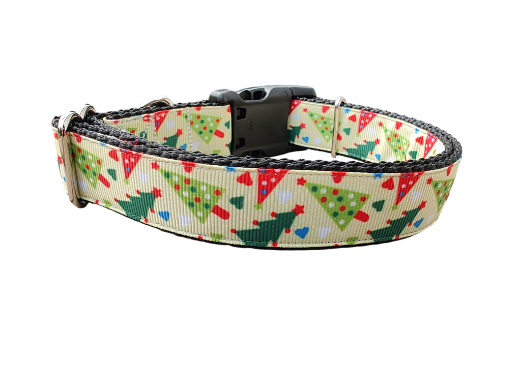 Red and Green Christmas Trees Nylon Dog Collar | Purrfect Pet Kingdom